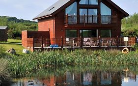 Swallow Lodge With Hot Tub, Dogs Welcome Sleeps 8, Great Resort Facilities